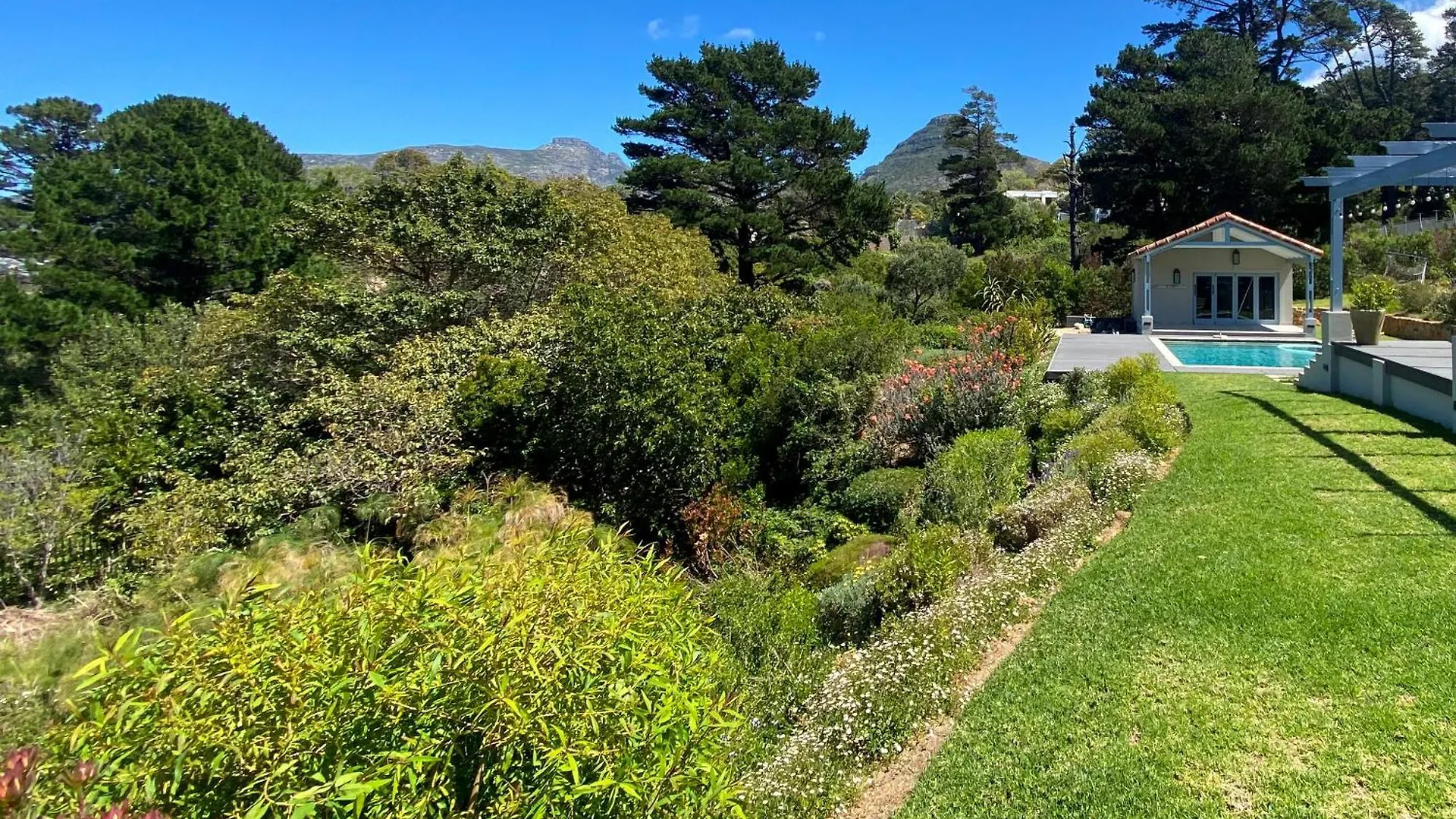 Luxe Family Home With Solar Power In Secure Hout Bay Estate ケープタウン 南アフリカ