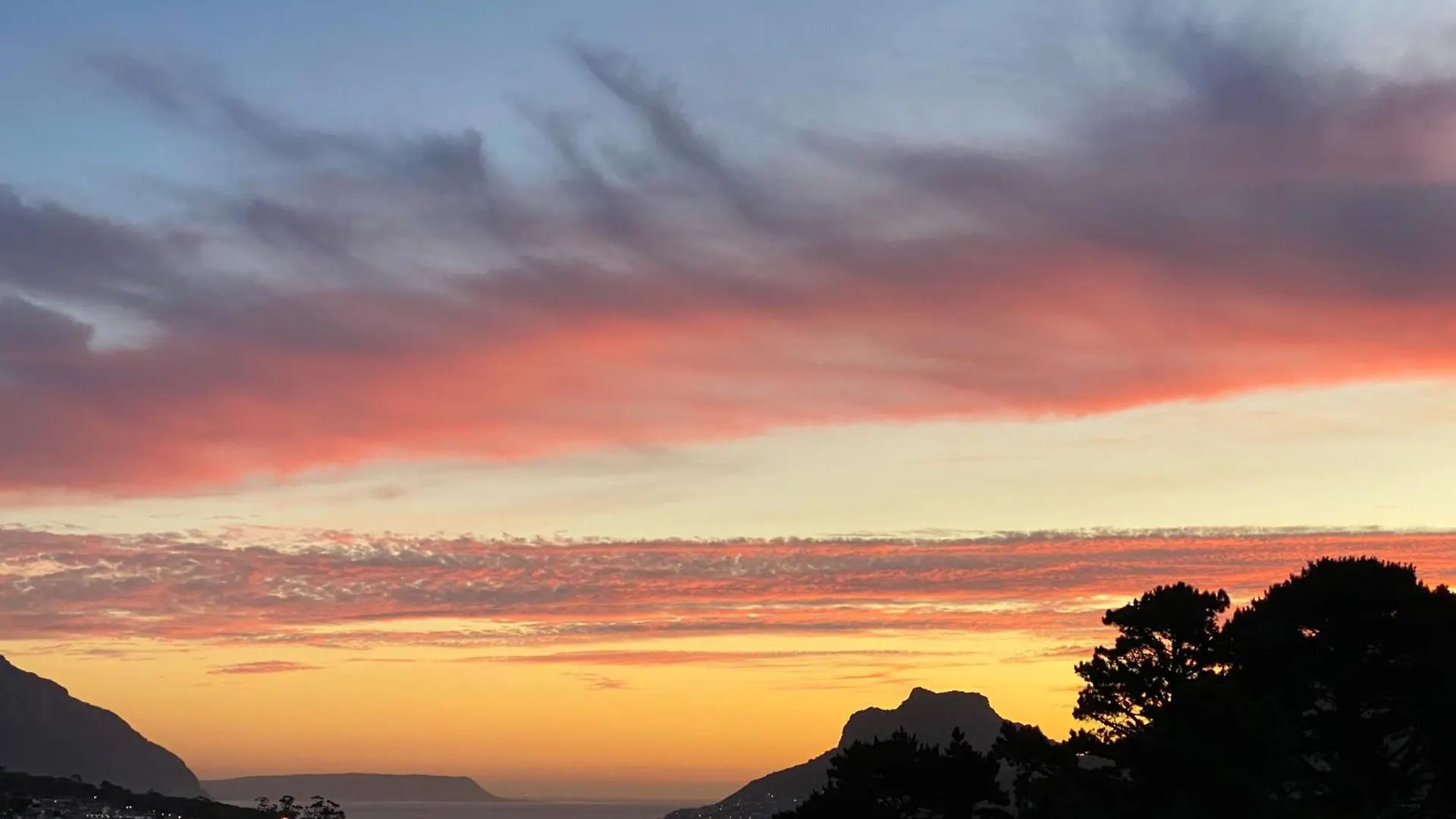 Luxe Family Home With Solar Power In Secure Hout Bay Estate ケープタウン 0*,  南アフリカ